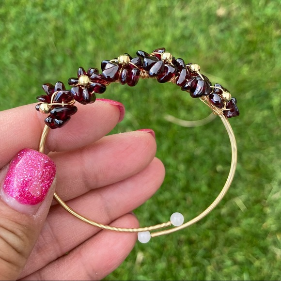 Garnet flower bangle - Picture 5 of 5